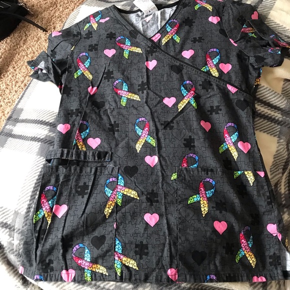 Assorted scrub tops - Picture 3 of 4